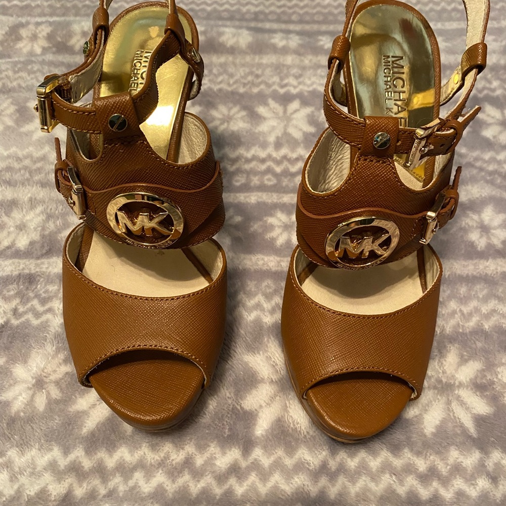 🌸🌟MICHAEL KORS🌟 6.5 / Camel/Tan / Platform Heeled Sandals✨🌷